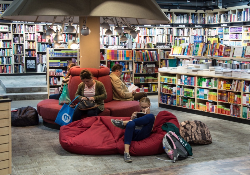 vente-TRIGANCE-min_books_bookstore_book_reader_readers_reading_shop_sale_books-849006