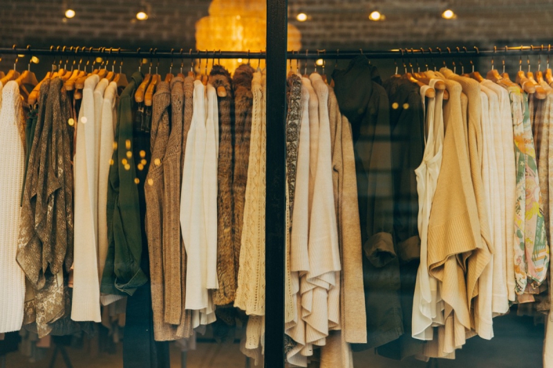 vente-TRIGANCE-min_clothe_fashion_store_shop_window_store_front-21277